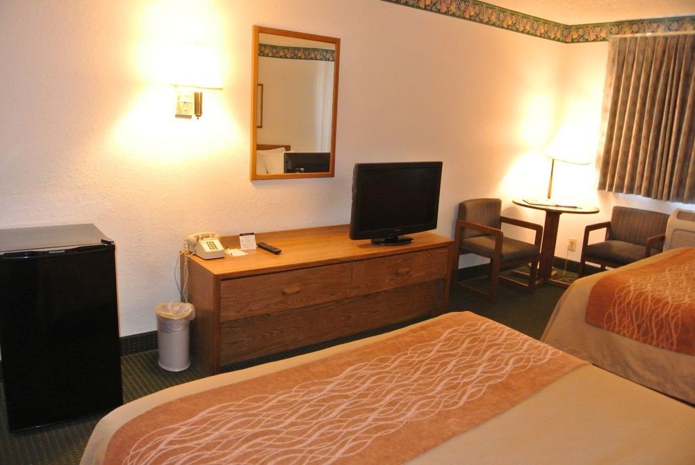 Quality Inn Ozark-Springfield South Exterior photo